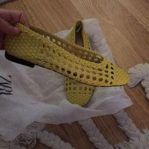 Zara like new woven flats